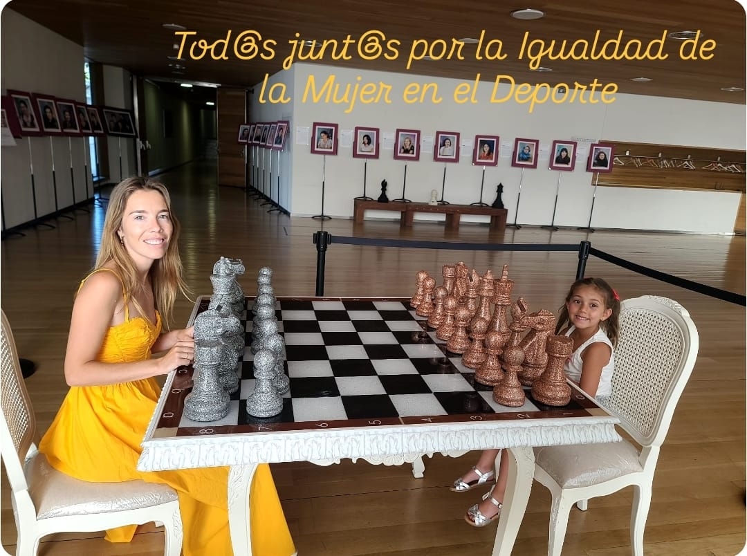 Gracias a Elena y a su hija por esta preciosísima foto que concentra y define perfectamente todo mi mensaje